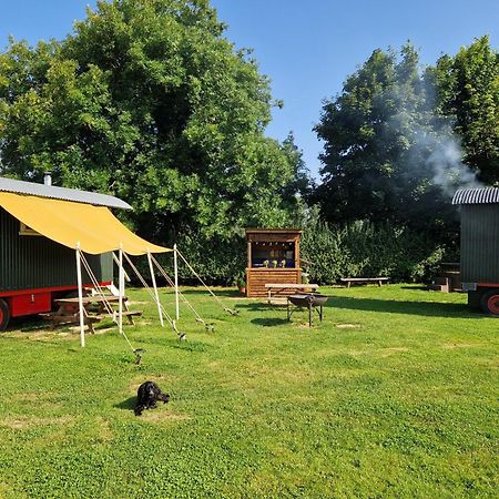 The Delkin Shepherds Huts كاسل كومب المظهر الخارجي الصورة