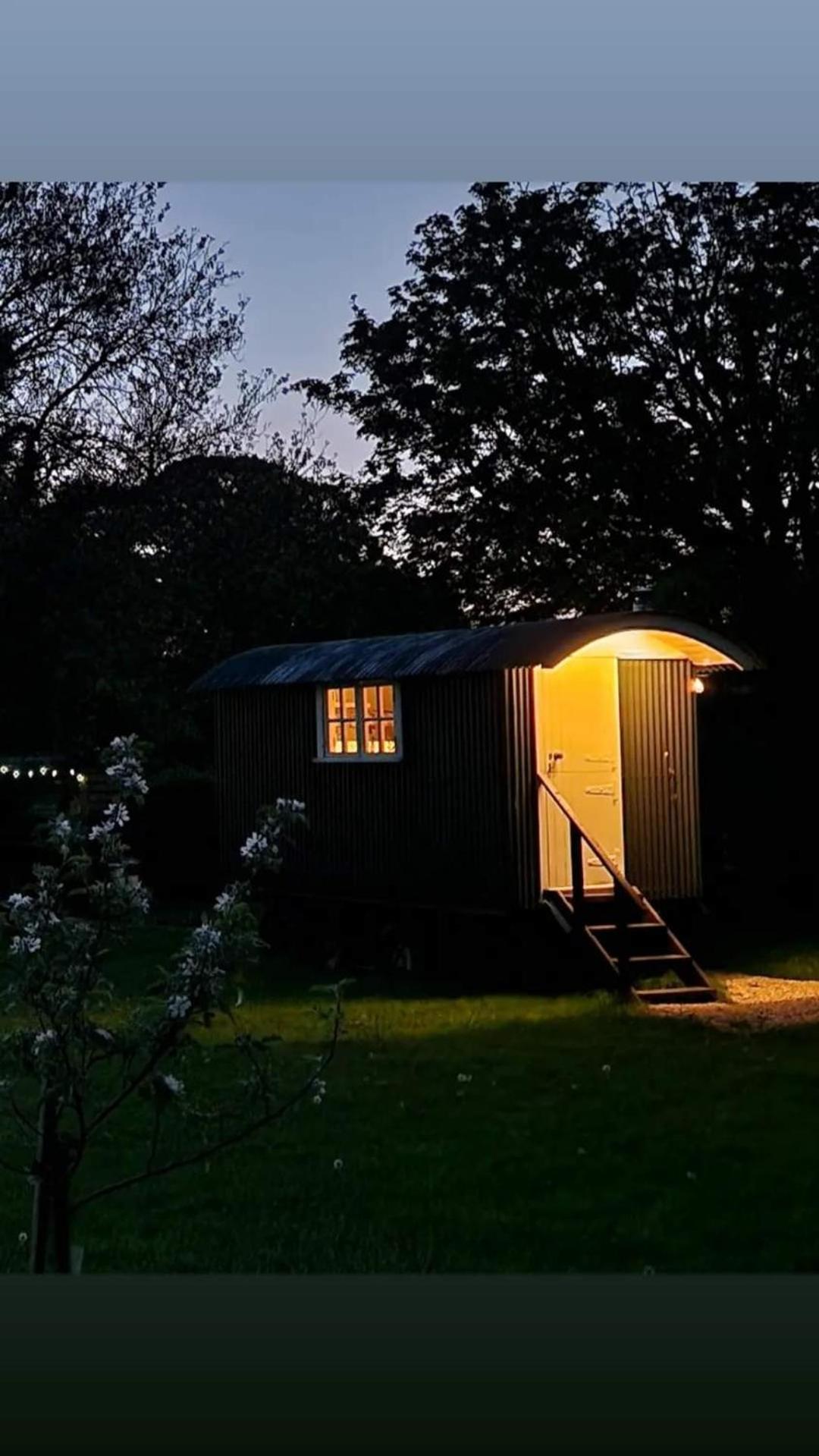 The Delkin Shepherds Huts كاسل كومب المظهر الخارجي الصورة