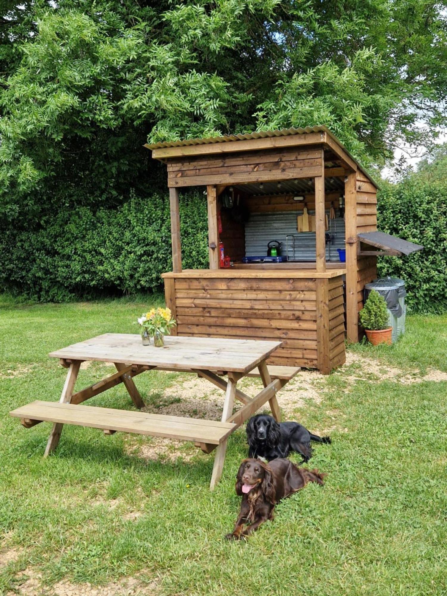 The Delkin Shepherds Huts كاسل كومب المظهر الخارجي الصورة