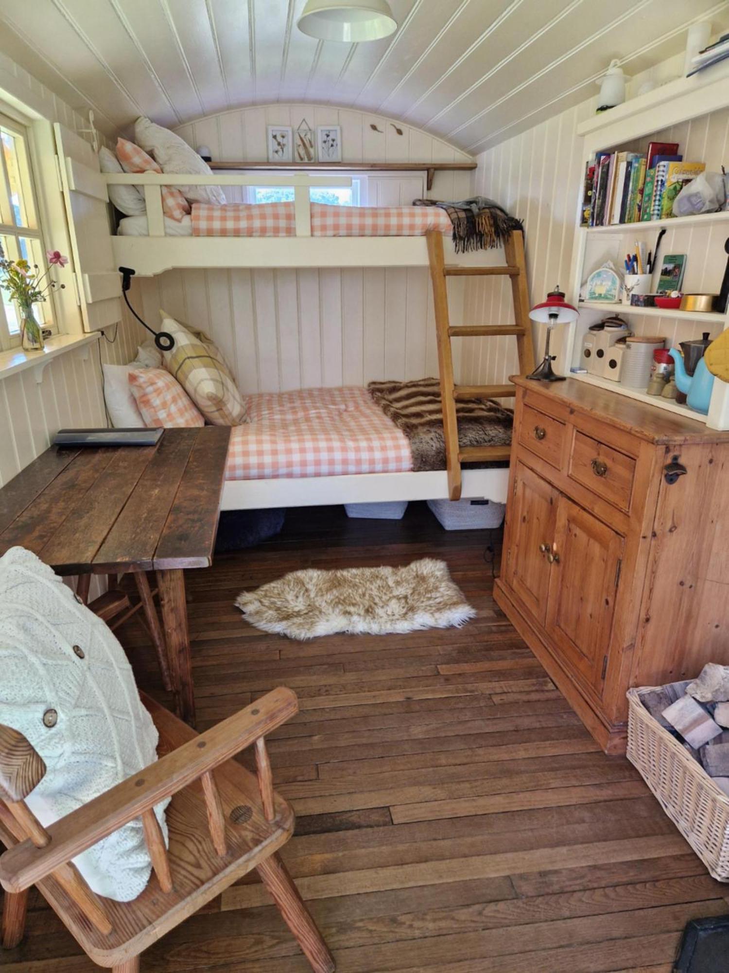 The Delkin Shepherds Huts كاسل كومب المظهر الخارجي الصورة