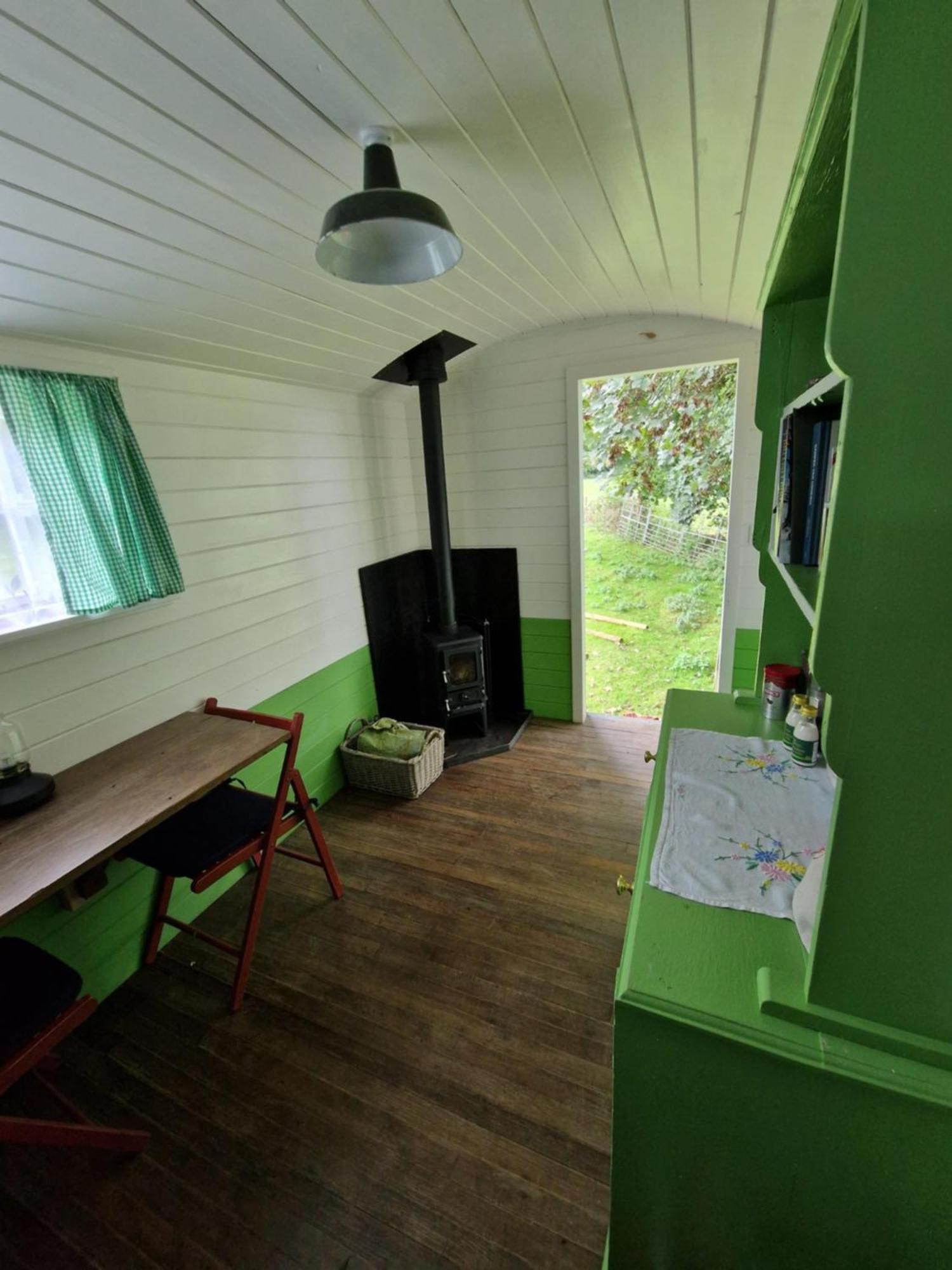 The Delkin Shepherds Huts كاسل كومب المظهر الخارجي الصورة